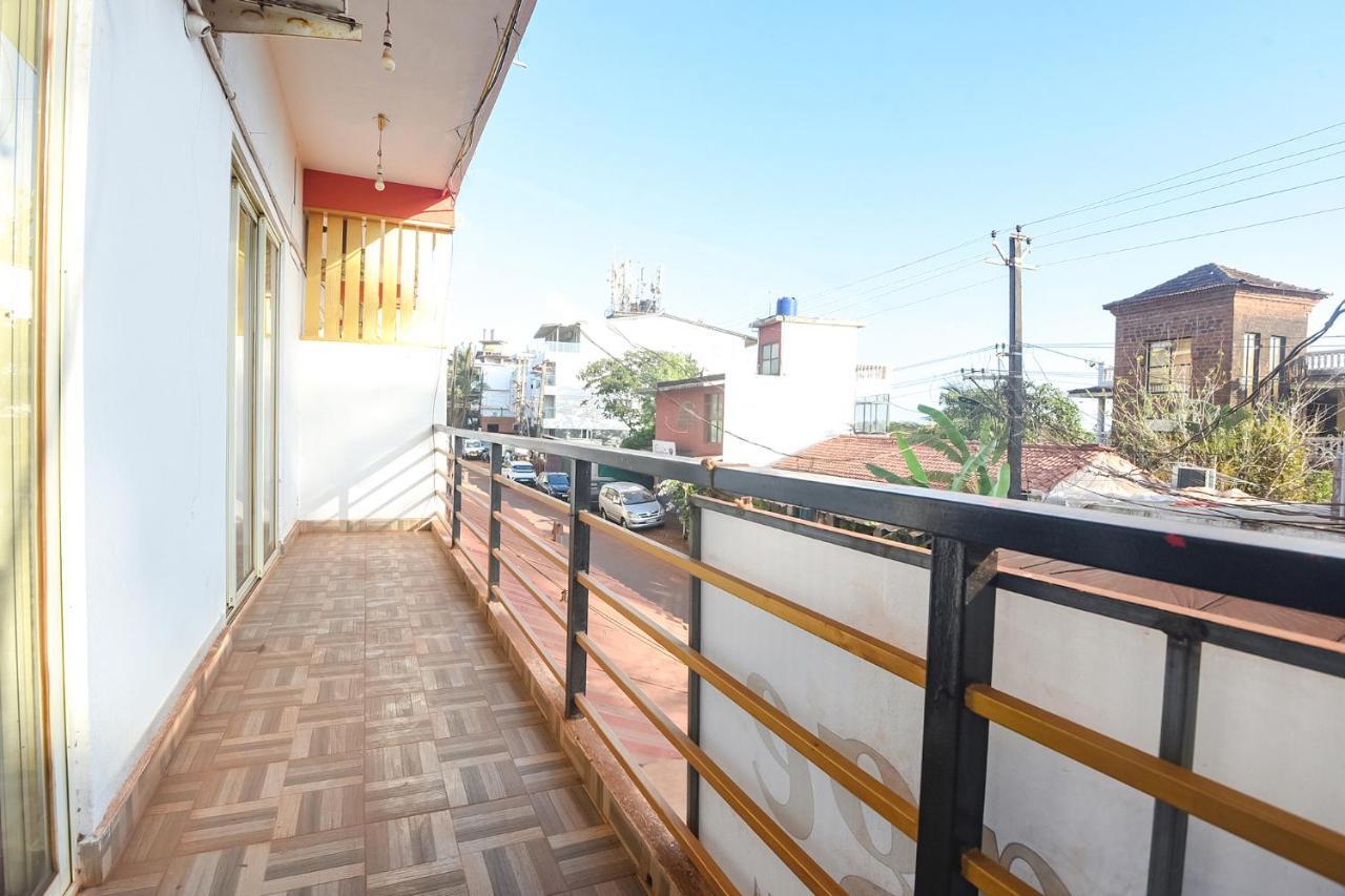Fabexpress The Voyage Hotel Morjim Exterior photo